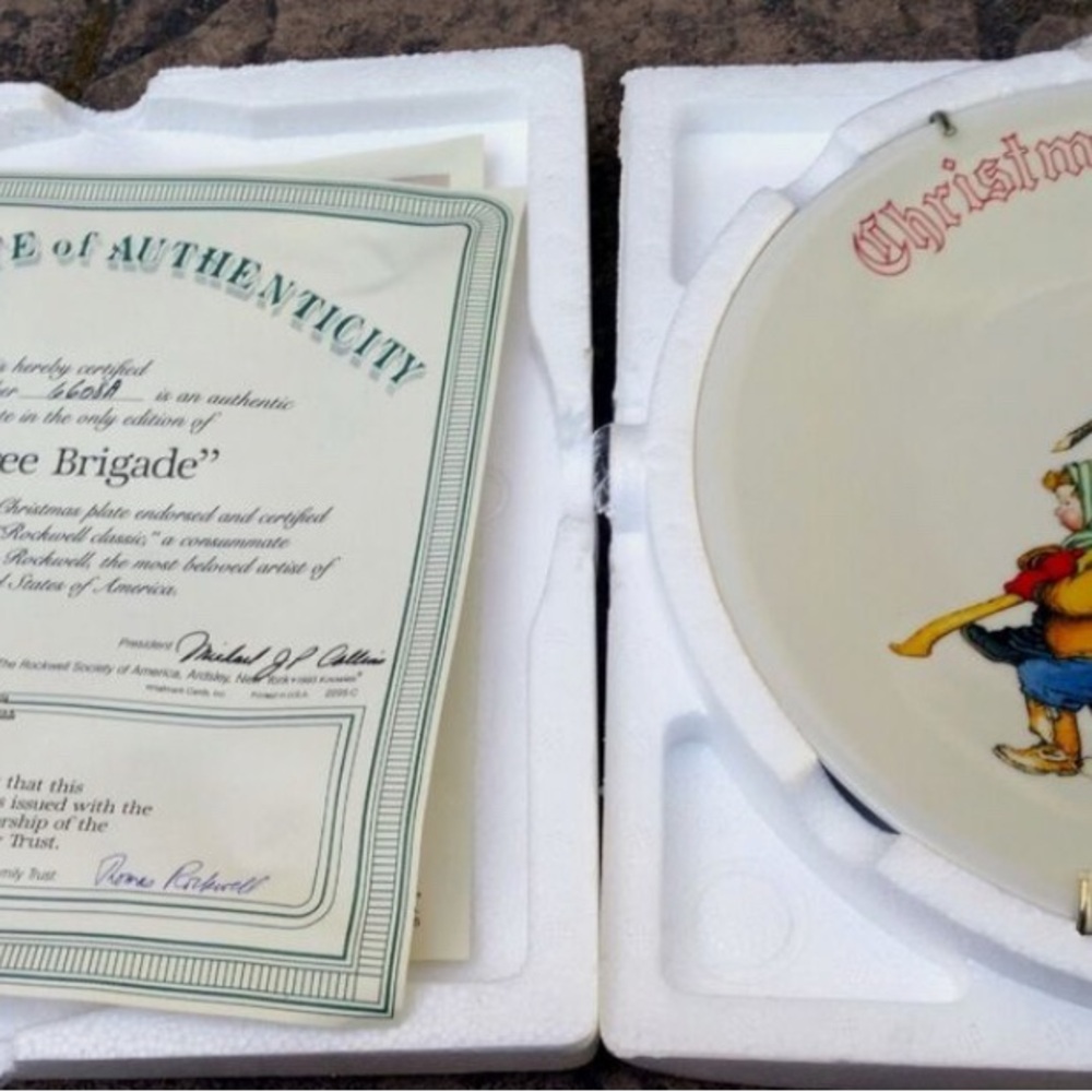 NORMAN ROCKWELL Tree Brigade Plate 1993 84-R70-1.20 Knowles COA